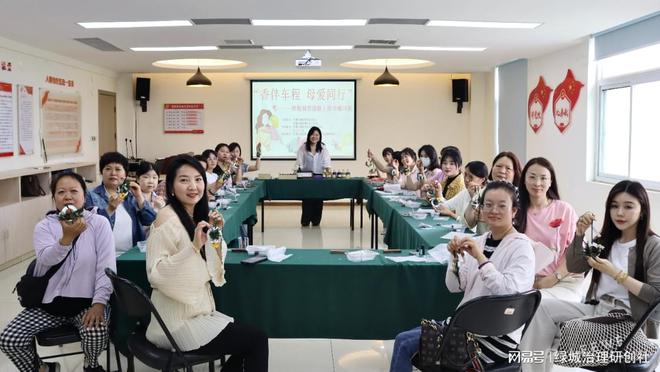行”——关爱巾帼司机母亲节暖心活动pg电子试玩平台“香伴车程 母爱同(图2)